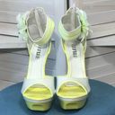 Daisy NWOT white yellow vegan patent leather 3D  appliqué 5” platform sandal sz 9 Photo 5