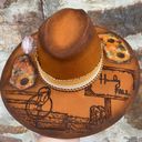 Idyllwind Nwt “Howdy Fall”  Spice OS Hand Burned Felt Hat Photo 0