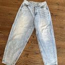 American Eagle  Relaxed Mom Fit Light Wash Denim Jeans Size 2 1004 Photo 0