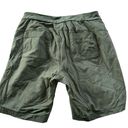 Athleta  Womens Shorts sz 10 Military Green 0146 Photo 1