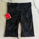 Spanx Look At Me Now Lamn Bike Shorts Black Camo Photo 7