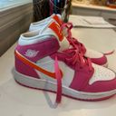 Nike Air Jordan 1 Mid Photo 2