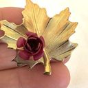 Vintage gold tone leaf red rose brooch Photo 0