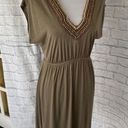 Soprano women M short sleeve beaded v-neck dress w/elastic waist khaki Photo 3