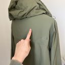 The North Face Women’s Green Water Resistant Rain Jacket Photo 7