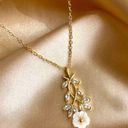 Trendy Jewels Gold Crystal Rhinestone Trendyol Jevylove Flower Yellow Gold Accessories Necklace  Photo 0