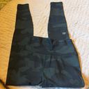 Alo Yoga Alo camo legging women’s size small Photo 0