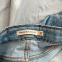 Levi's 725 High-Rise Bootcut Jeans Photo 2