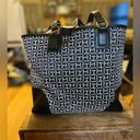 Tommy Hilfiger ⭐️⭐️HOST PICK 😍😍EUC  TOTE⭐️⭐️ Photo 5