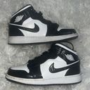 Nike Jordan 1 Retro Mids Photo 3