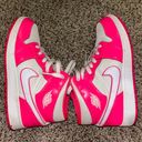 Jordan 1 mid hyper pink white Photo 4