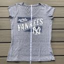 Genuine Merchandise New York Yankees  Campus Lifestyle sz Large Grey V Ne… Photo 5