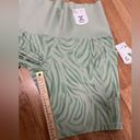 Xersion  Quick Dry Plus Bike Short Size 1X New Green Zebra Photo 3