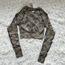 women's best WOMEN’S BEST CAMOUFLAGED LONG SLEEVE SEAMLESS CROP TOP SIZE SMALL Photo 6