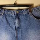 Missguided MISGUIDED Curve Extreme Fray Hem Booty Light Wash Jean Shorts Photo 3