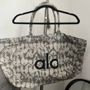 Alo Yoga Alo Iconic Shopper Tote Photo 4