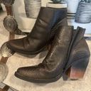 Very G Snakeskin Faux Leather Ankle Boots Stacked Heels  Size 8. Photo 5