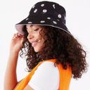 Alice + Olivia NWT  Reversible Daisy Bucket Hat Navy & White Floral 90s Y2K Vibes Photo 0