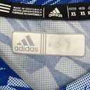 Adidas  KANSAS JAYHAWKS ATHLETIC SHIRT size extra small Photo 4