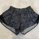 Lululemon Hotty Hot Short 2.5” Photo 0