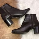 Nicole Miller  vintage size 6M brown ankle boots/booties Photo 5