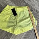 Alphalete  Woman’s Infinity Stride Short W/ Liner - Citrus Slice , Size Medium Photo 4