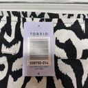 Torrid NWT  Black White Ikat Print Silky Challis Short Elastic Waist Size 4x Photo 2