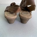 Earth Origins  brown leather heels size 8 Photo 4