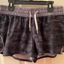 Vuori Clementine Camouflage Shorts 2.5” Size Small Black Grey Photo 0