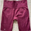 Lululemon  Womens Seamlessly Street Compression Capri Leggings Maroon Ombre Sz 6 Photo 4