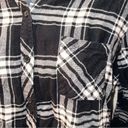 Well Worn  Long Sleeve Button Down Women’s Flannel Size Small Black And White Photo 2