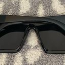 BLACK SUNGLASSES Photo 1