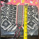 Billabong  Black & White Boho Tribal Pattern Crossbody Bag Photo 4