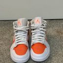 Nike Jordan 1 Mid Photo 1