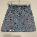 Krass&co Denim  floral embroidered boho light wash jean mini skirt size 2 Photo 0