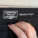 Levi’s Signature  Faded Black Modern Cuffed Capris Photo 3