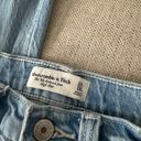 Abercrombie & Fitch 90’s Relaxed Jeans Photo 4