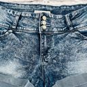 Guess  Women's Acid Wash Low Rise Denim Short Size 31 Three Button Photo 1