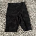 Lululemon  black formation Camo align 8” bike shorts with pockets size 4 Photo 0