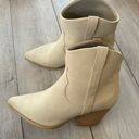 Qupid  Vaca Womens Heeled Western Boots Cream Sz 9 Photo 1