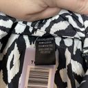 Torrid NWT  Black White Ikat Print Silky Challis Short Elastic Waist Size 4x Photo 5