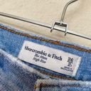 Abercrombie & Fitch ‘The mom high rise jean, distressed light wash size 26 / 2R Photo 3