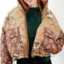 American Eagle  Reversible Floral Tan Sherpa Puffer Jacket sz XL Photo 0