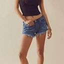 We The Free  / free people distressed cut off Jean short‎ Photo 0