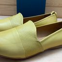 Bueno NIB  YELLOW KATY LEATHER FLATS SZ 39 (9) Photo 0