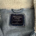 Abercrombie & Fitch Abercrombie Cropped Trucker Jacket Sherpa Collar Medium Wash Photo 4