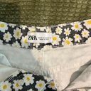 ZARA Woman Daisy Shorts Photo 3