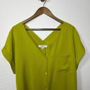 Sweet Rain  Women’s Large Chartreuse Green Short Sleeve Lightweight Pocket Blouse Photo 2