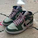 Jordan 2021 Wmns Air  1 Mid SE 'Dutch Green Photo 1