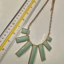 The Bar Light green rectangle statement necklace Photo 3